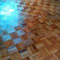 Raspagem em piso de taco de madeira sem pó