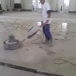 Polimento de piso de mármore